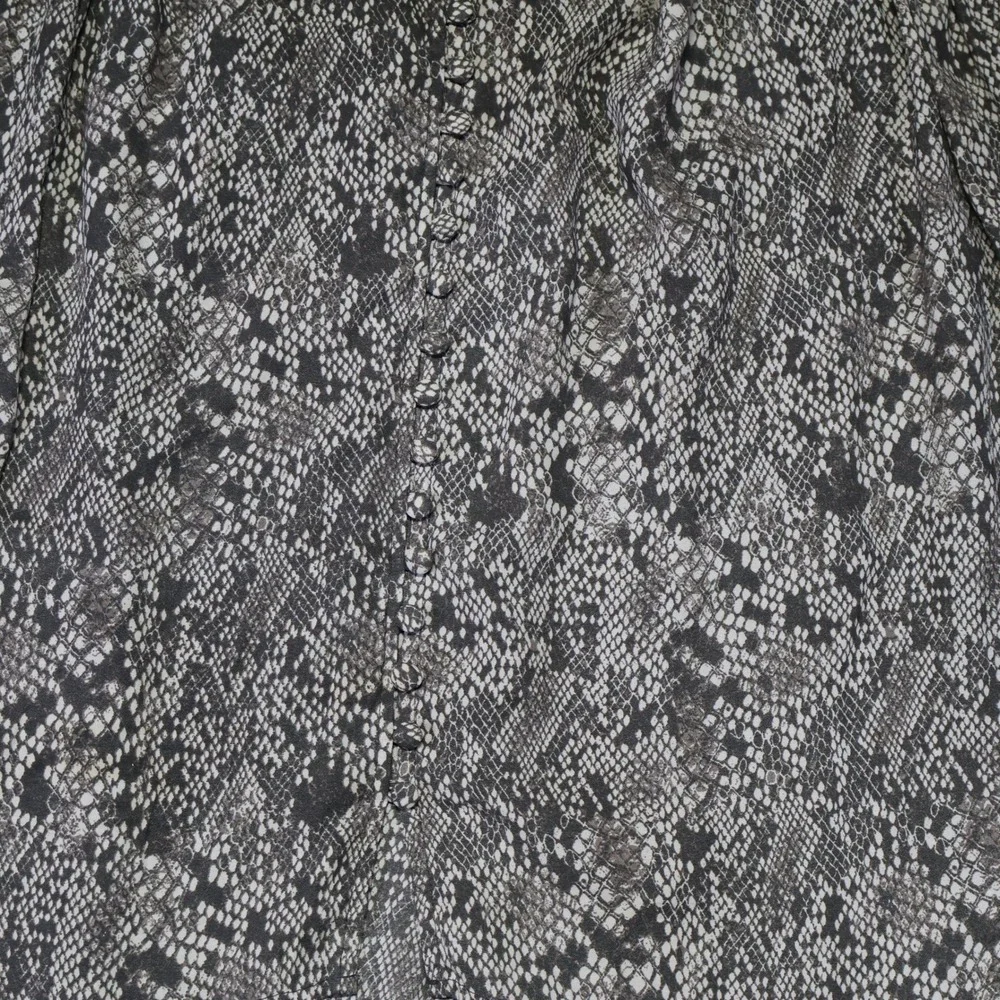 Free People Snakeskin Print High Low Button Down Blouse Grey White XS 30404813